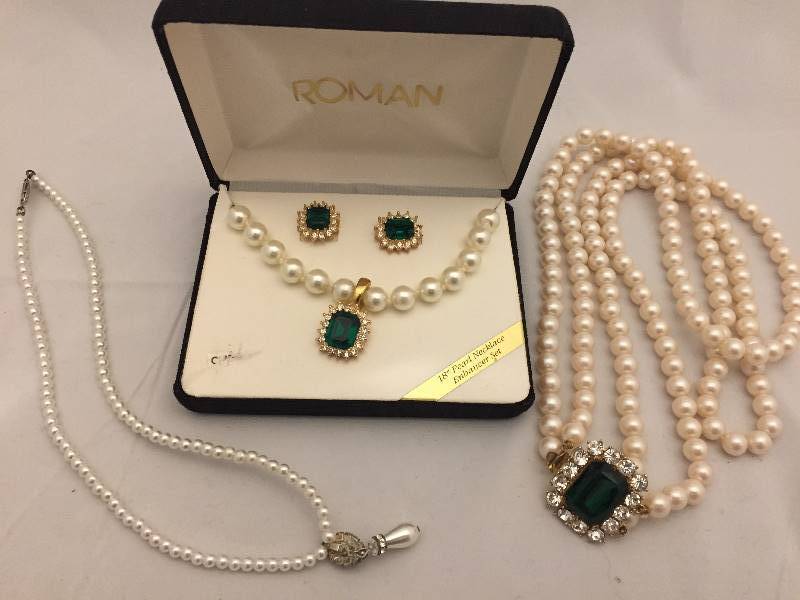 lot 491 image: Pearls & Faux Emerald Jewelry