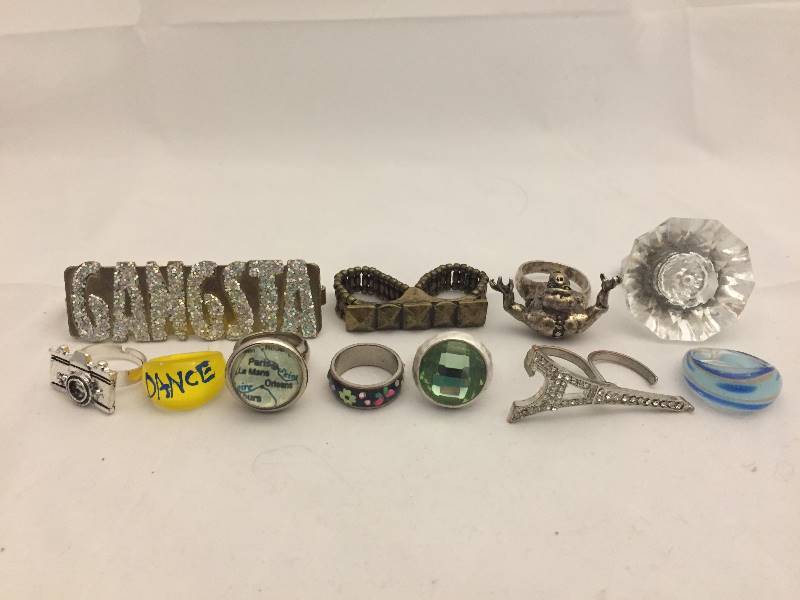 lot 506 image: Rings - Multi Finger & Fun
