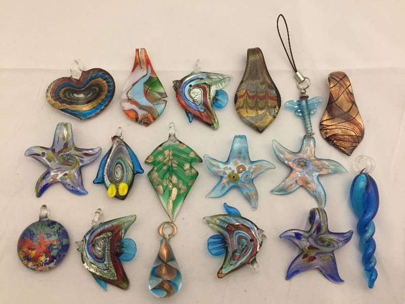 lot 523 image: Pendants - Glass