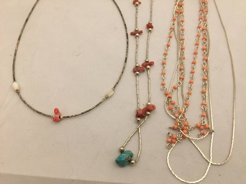 lot 526 image: Necklaces - Peach Stones