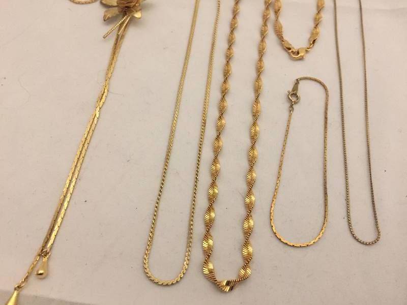 lot 538 image: Necklaces & Bracelets - Chains - Goldtone