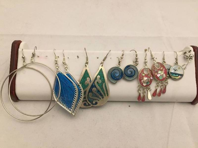 lot 558 image: Earrings - Pierced - Summer Fun