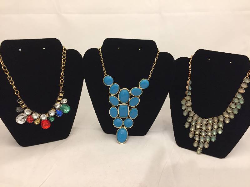 lot 576 image: Necklaces - Statement