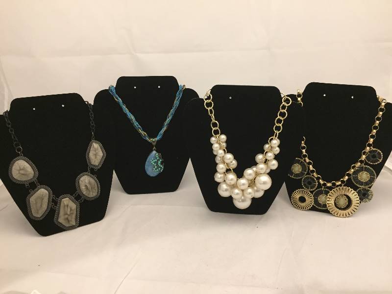lot 568 image: Necklaces - Statement