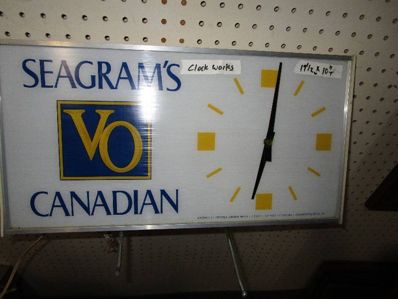 lot 27 image: Seagrams VO Canadian Clock