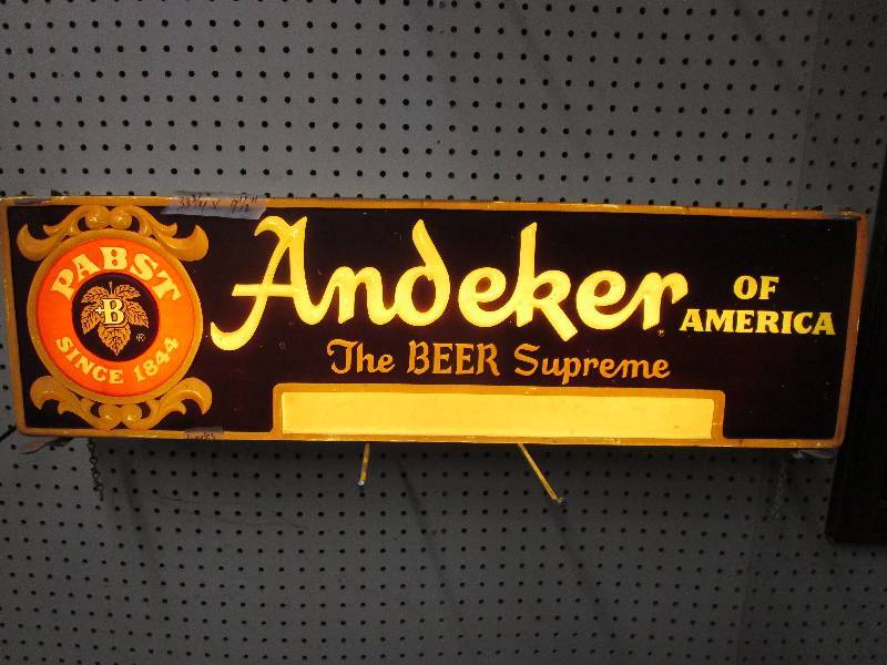 lot 28 image: Pabst Andeker Light