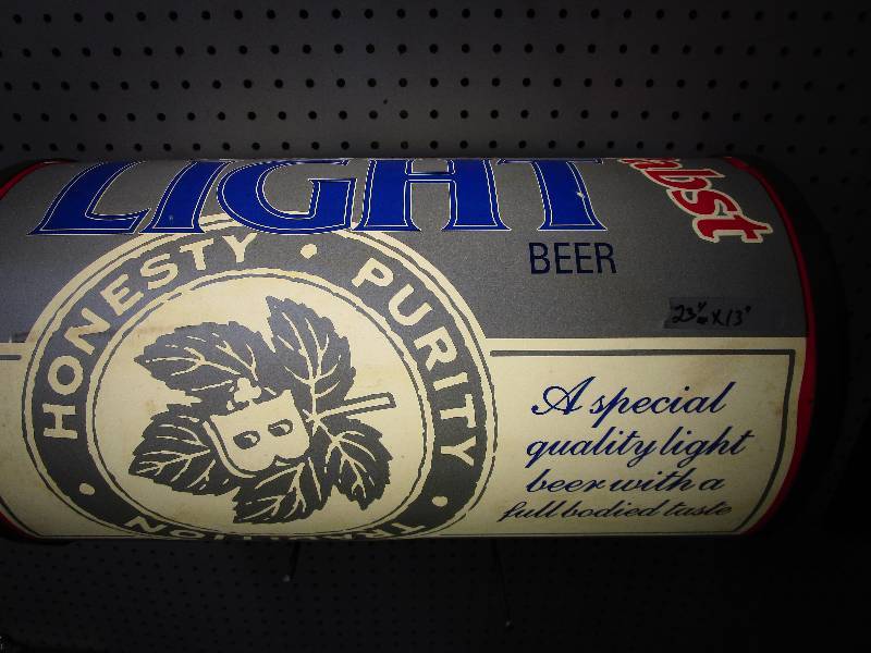 lot 30 image: Pabst Light Gold Filtered Beer