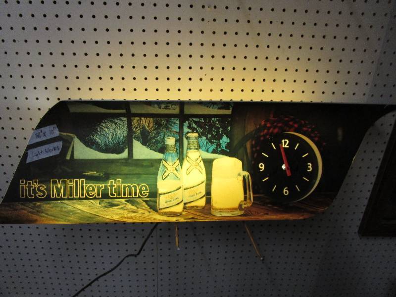 lot 31 image: Its Miller Time Light