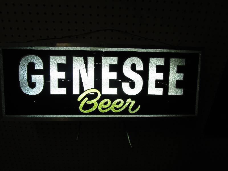 lot 32 image: Genesee Beer Light