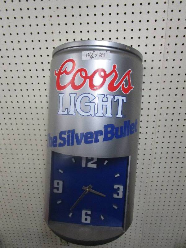 lot 72 image: Coors Light Clock