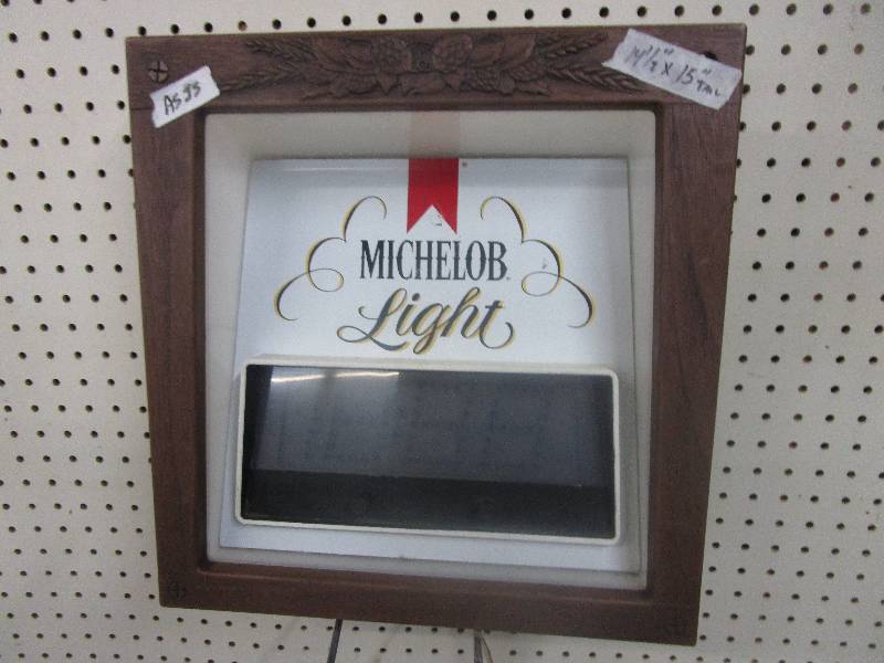 lot 91 image: Michelob Light Clock