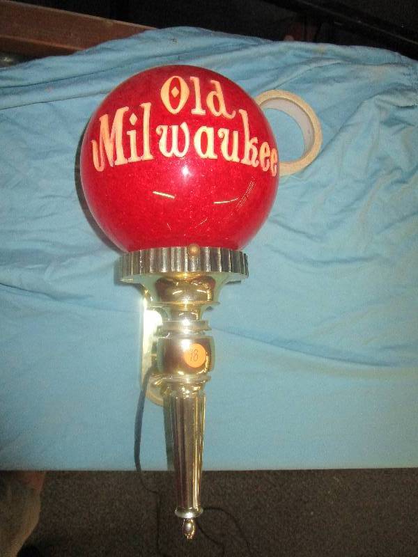 lot 98 image: Old Milwaukee Beer Light