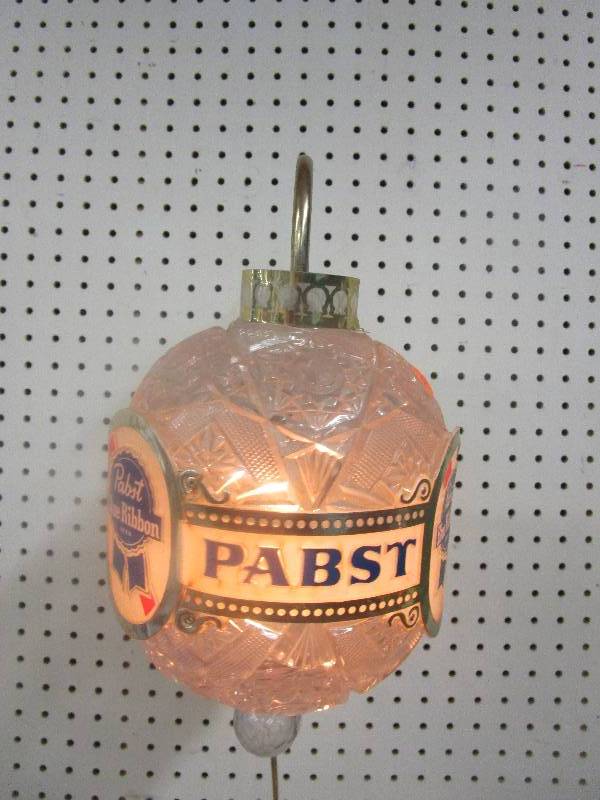lot 100 image: Pabst Blue Ribbon Rotating Light