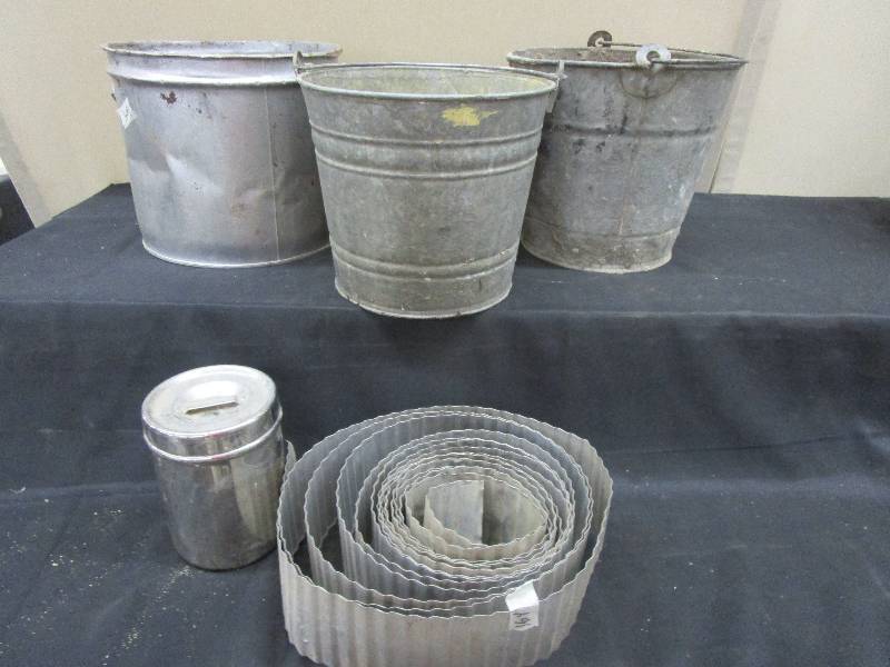 lot 127 image: Galvanized Pails and Various Metal Decorative Pieces