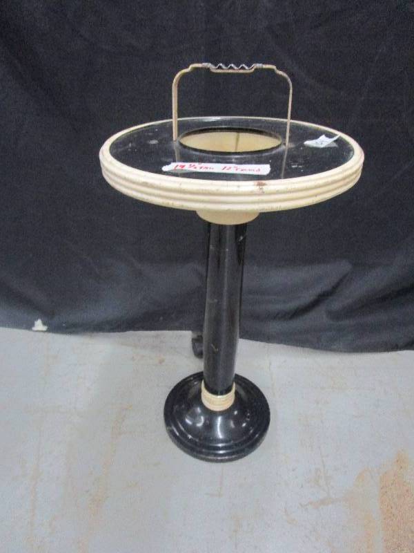 lot 129 image: Vintage Ashtray