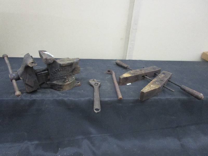 lot 140 image: Wood Clamp, Vice and Various Tools