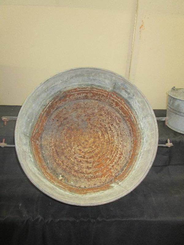 lot 146 image: Galvanized Wash Tub