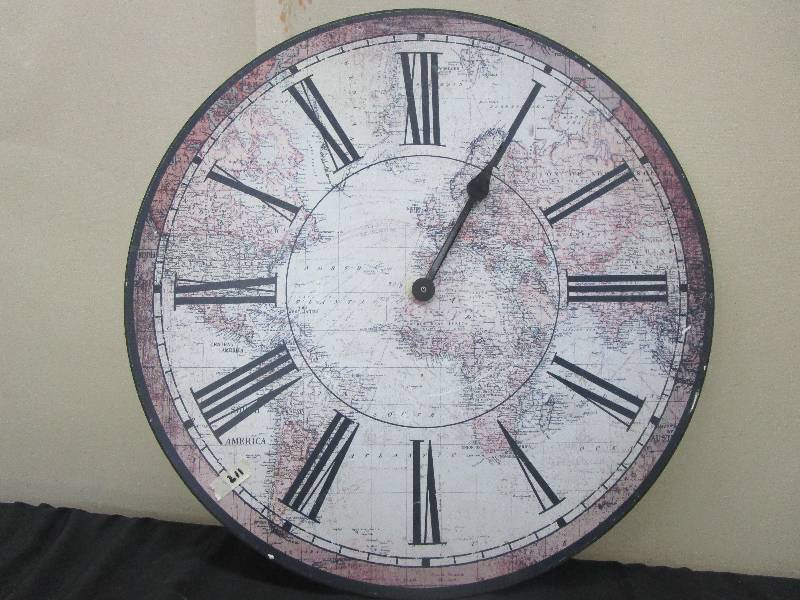 lot 162 image: Large Round Clock