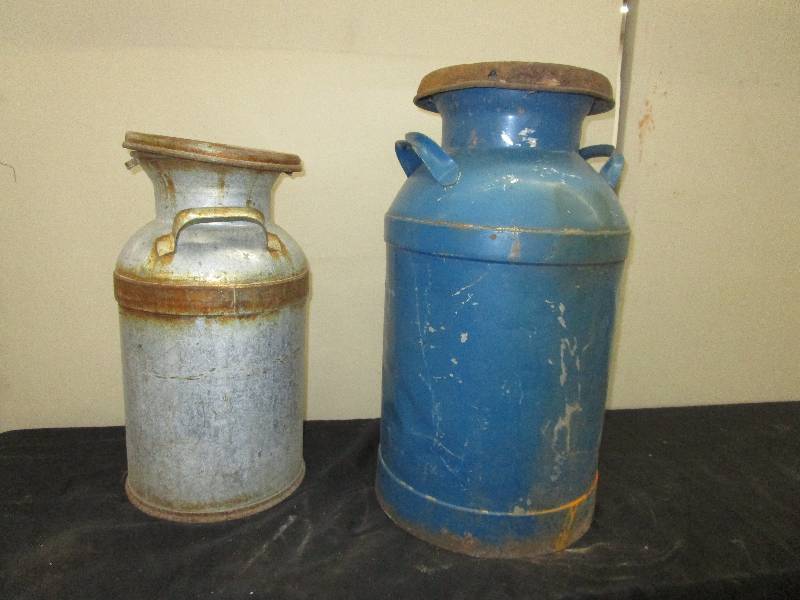 lot 171 image: 2 Cream Cans