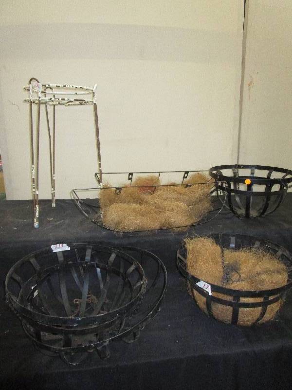 lot 175 image: Various Hanging Metal Baskets