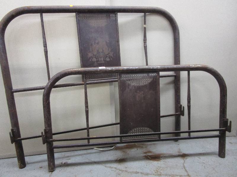 lot 188 image: Metal Bed