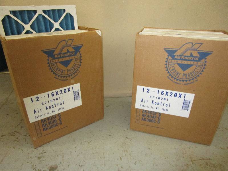 lot 194 image: 12-16 x 20 Air Filters