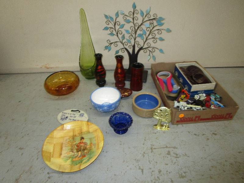 lot 200 image: Various Decorative Pieces, Metal Tree and More