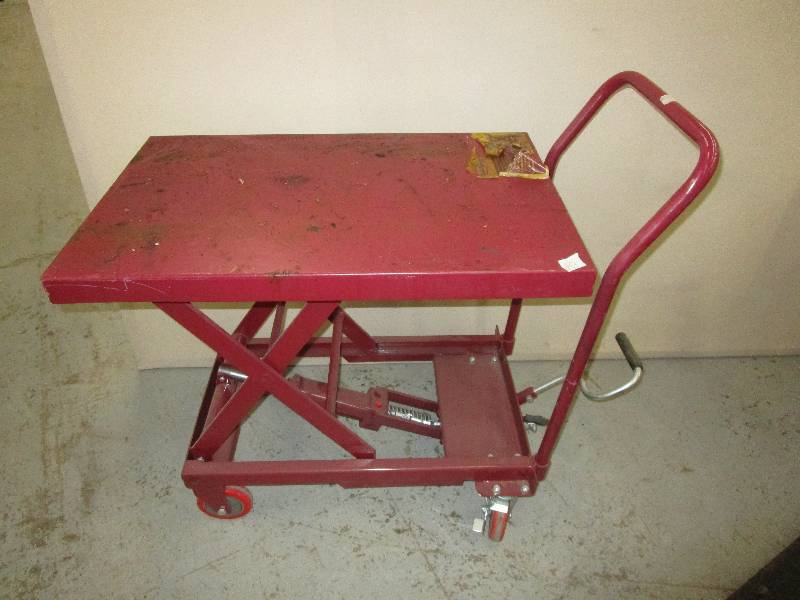 lot 206 image: 660Lb Hydro Lift Cart (Tested works)