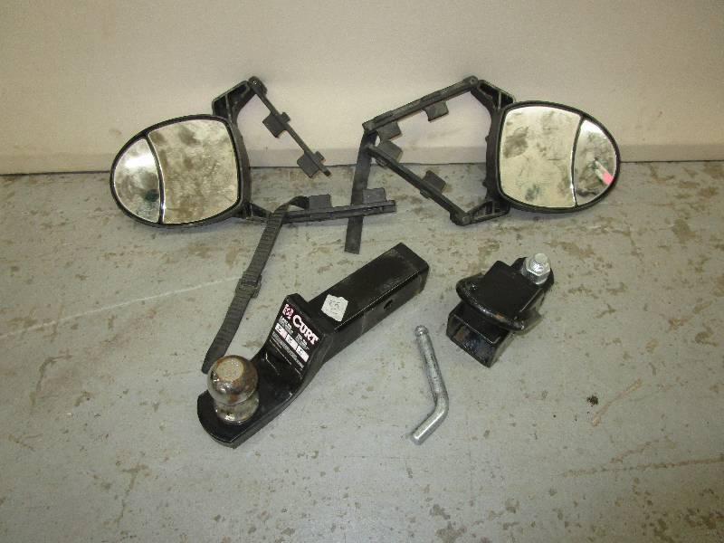 lot 209 image: 2 Reciever Hitch wball and Extenstion Mirrors