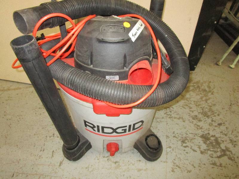 lot 228 image: Ridgeid 5hp 12 gal shop Vac (tested works)