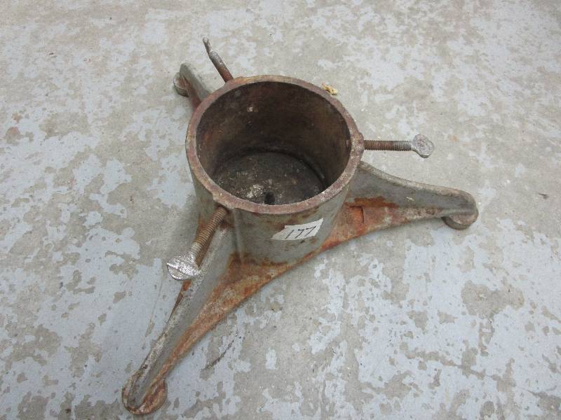 lot 235 image: Cast Iron Stand