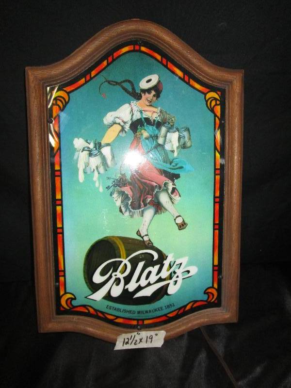 lot 246 image: Blatz Beer Light