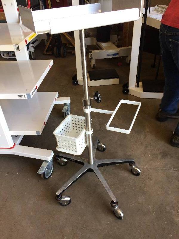 lot 9 image: Mobile Adjustable Height Utility Cart - Excellent Condition