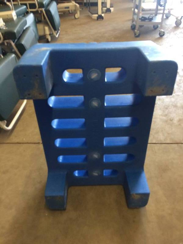 lot 61 image: 1500lb Capacity Plastic Dunnage Rack Platform