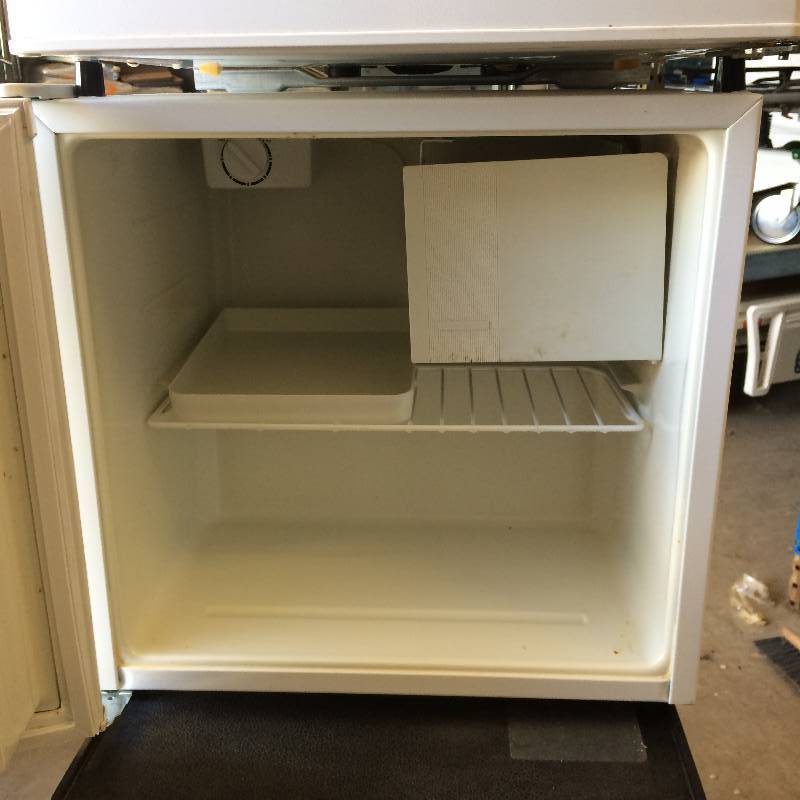 lot 10 image: Kenmore Compact Refrigerator Model No. 564.91171100 - Great Condition