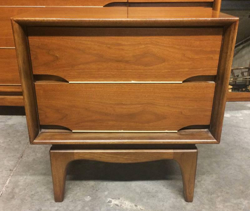 lot 53 image: High Design American Modernism Designed By Kent Coffey Forum Walnut & Pecan Wood Bedside Nightstand Or Could Be Used As A Retro MCM End Lamp Table - Great Condition - Very Minor Wear Matches Lot 53, 54, 55 & 56.