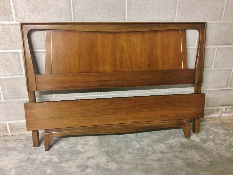 lot 54 image: High Design American Modernism Designed By Kent Coffey Forum Walnut & Pecan Wood Headboard & Foot Board - Excellent Condition - No Flaws Found - Matches Lot 53, 54, 55 & 56.