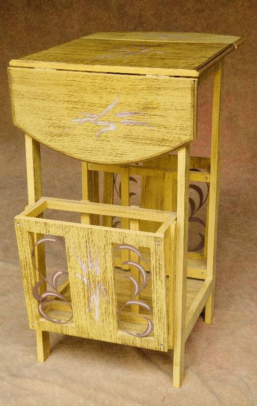 lot 13 image: Cute Little Drop Leaf Side Table Magazine Rack - Excellent Condition