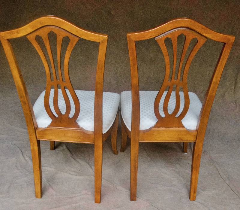 lot 7 image: 2 Gorgeous Matching Drexel Heritage Side Dining Chairs - Excellent Condition