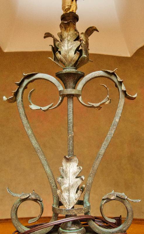 lot 15 image: Superb Italian Acanthus Leaves Scrolled & Patinized Patinenized&nbspCrackled Metal Lamp With Shade - Excellent Condition