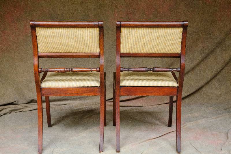 lot 27 image: Rare Pair 2 Beautiful Vintage Mahogany Cushion Back Occasional Side Dining Chairs - Premium Condition 