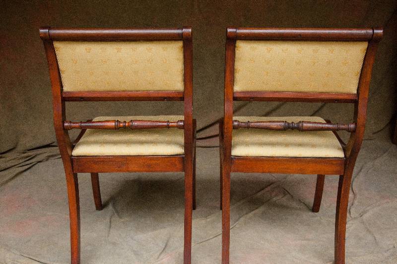 lot 26 image: Rare Pair 2 Beautiful Vintage Mahogany Cushion Back Occasional Side Dining Chairs - Premium Condition 