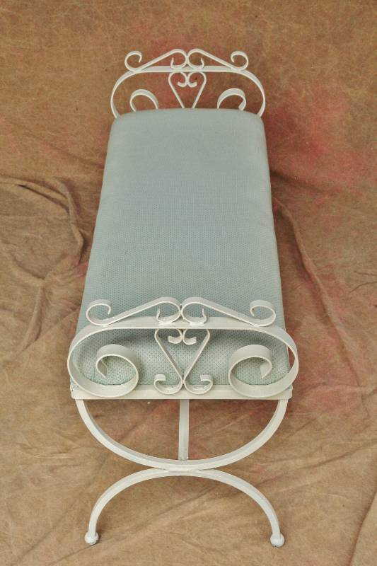 lot 35 image: Vintage Wrought Iron White Patio Entryway Bench With Pad That The Fabric Appears To Have Been Changed A Few Times Over The years - Excellent Condition - Though I would change that fabric personally...
