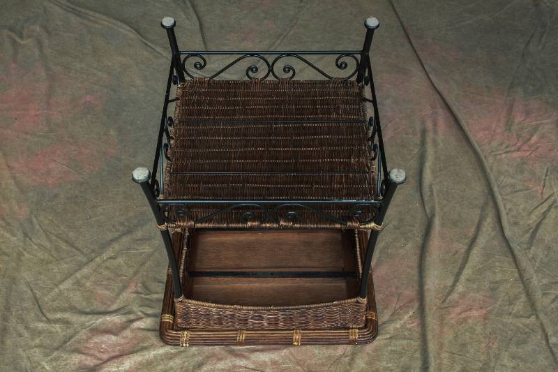 lot 41 image: Vintage Dark Wicker Bamboo Rattan & Iron Patio Porch Side Table - Just Like At Great Grandmas Place - Slight Wear To Top...I would be tempted To Paint This But It Is Still In Great Shape.