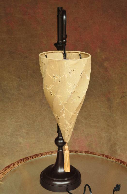 lot 36 image: Contemporary Bohemian Venetian Style Silk Vines & Jewels Cesendello Spiral Hanging Light & Brown Iron Table Lamp - Excellent Condition