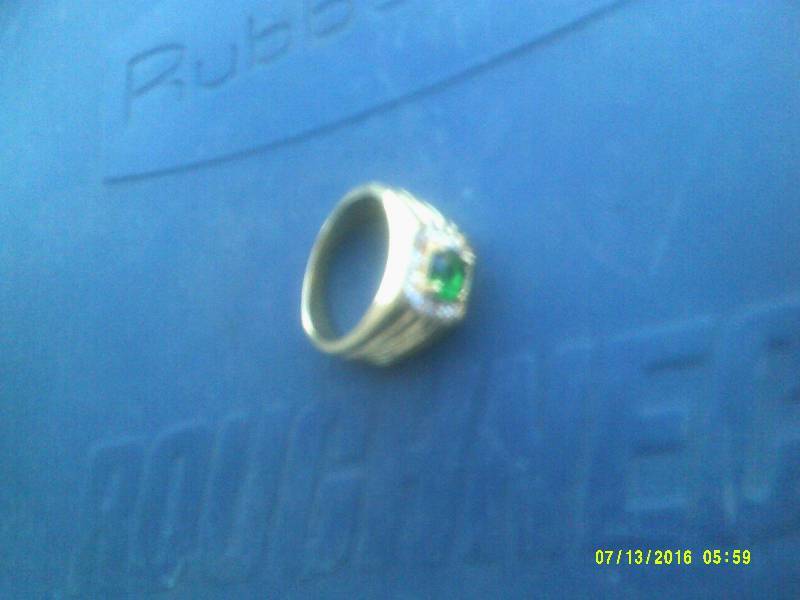 lot 4 image: GOLD RING WITH DIAMONDS AND GREEN STONE