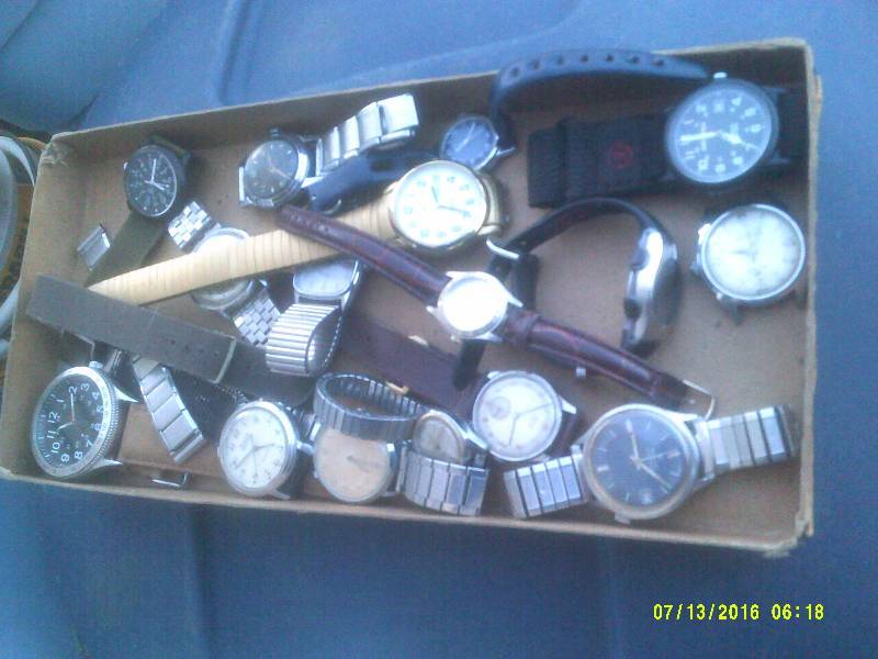 lot 13 image: 16 WATCHES