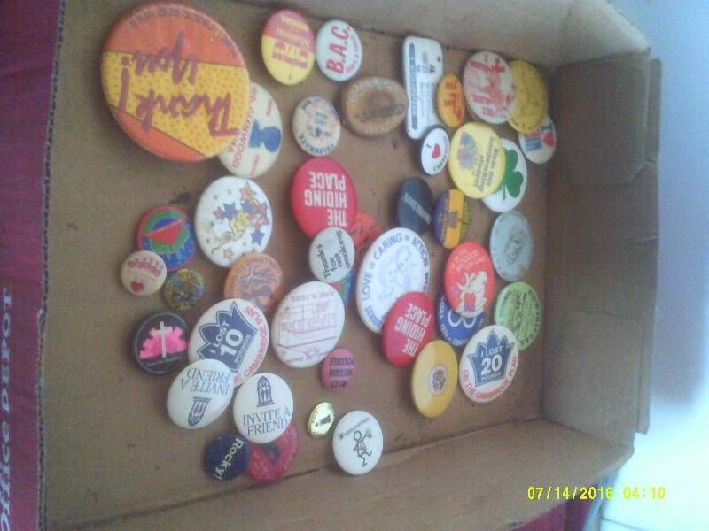 lot 38 image: COLLECTIBLE BUTTONS