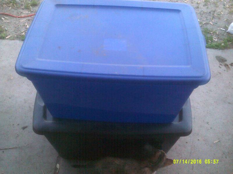 lot 43 image: 58 AND 60 QUART TOTES AND COVERS