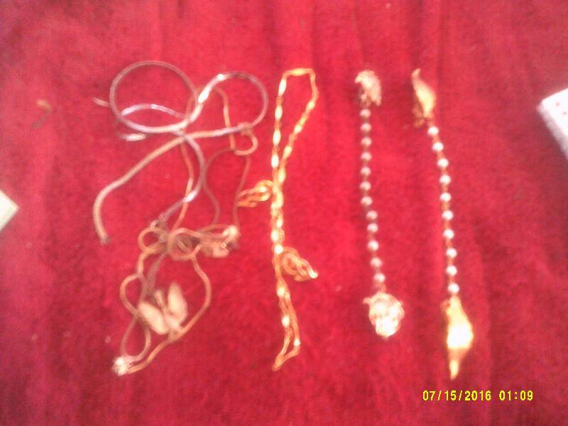 lot 54 image: GOLD JEWLERY